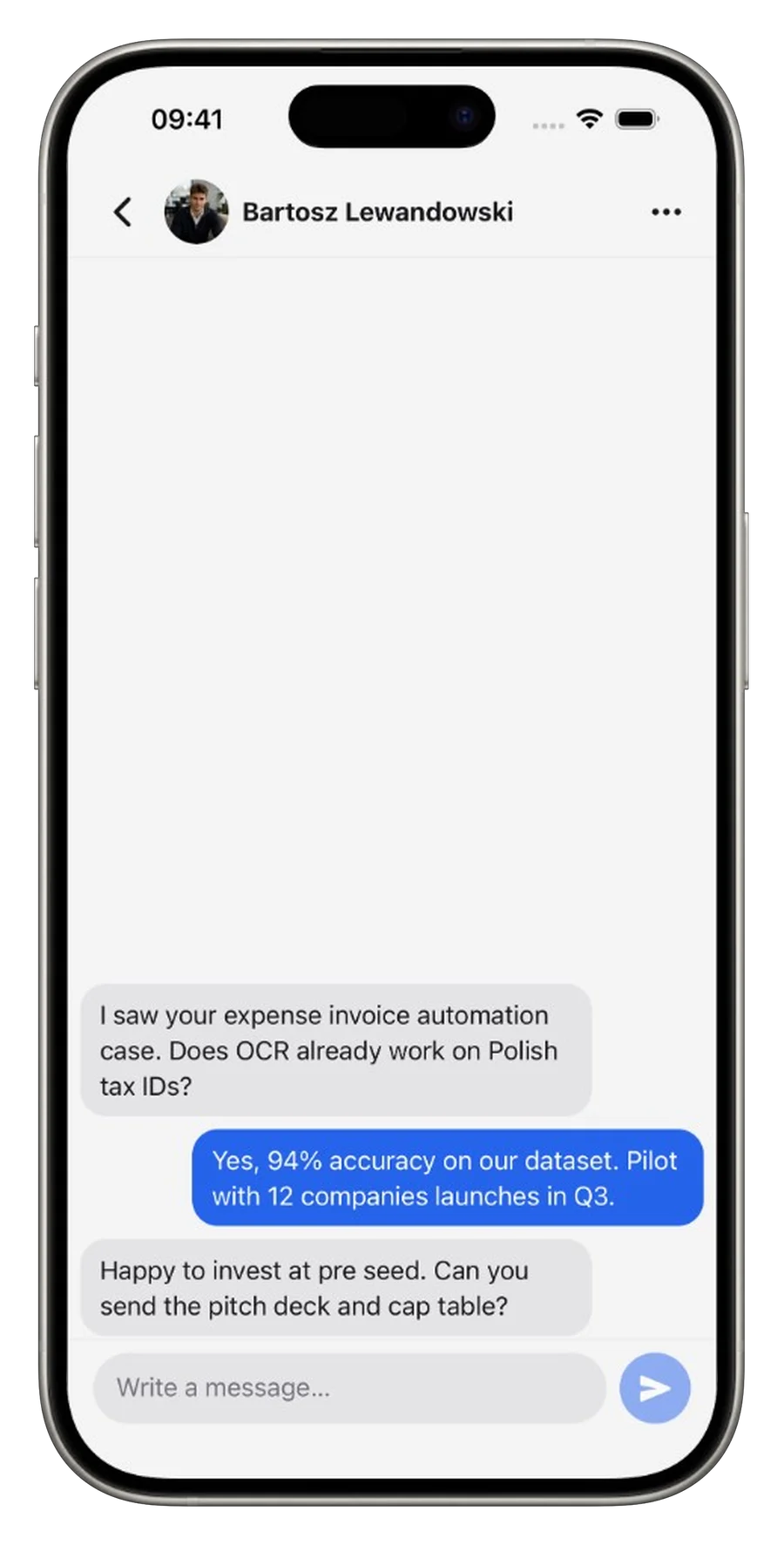 Chat conversation view in the Foundersi app